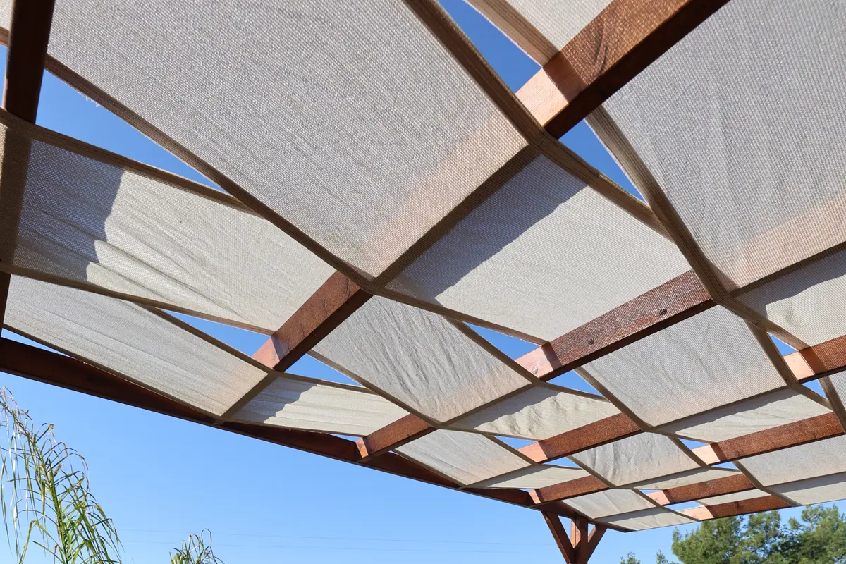 Veranda ve yeşil bahçe